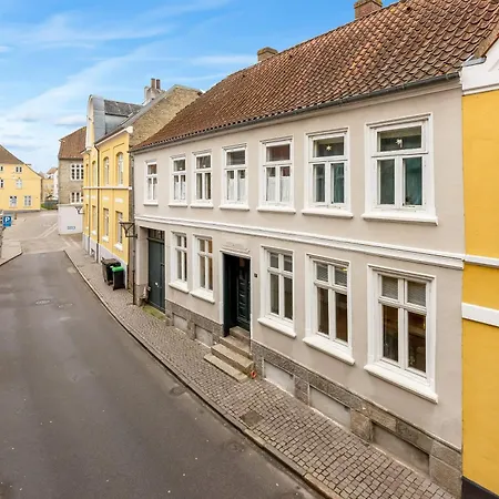 Atmospheric In Haderslev's Old Town Lejlighed *